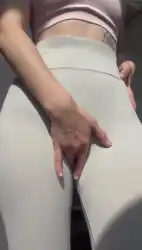 girls-in-yoga-pants