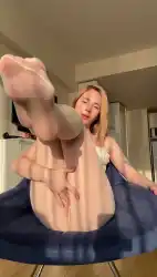 girl-fingers-herself
